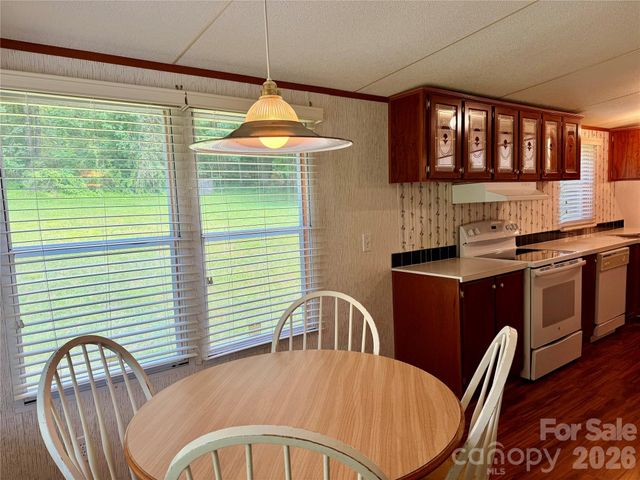 5493 Harris Farm Road, Hickory, NC 28602