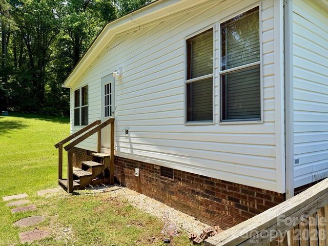 5493 Harris Farm Road, Hickory, NC 28602