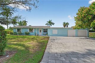 1189 6th LN N, Naples, FL 34102