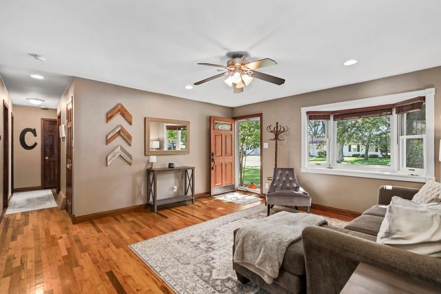 30W240 Allister Lane, Naperville, IL 60563
