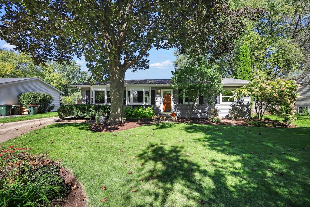 30W240 Allister Lane, Naperville, IL 60563