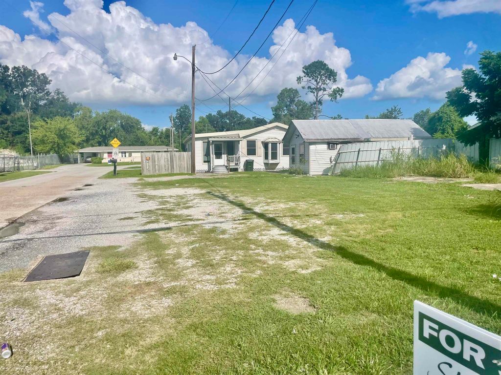 102 Brittany St, Houma, LA 70363