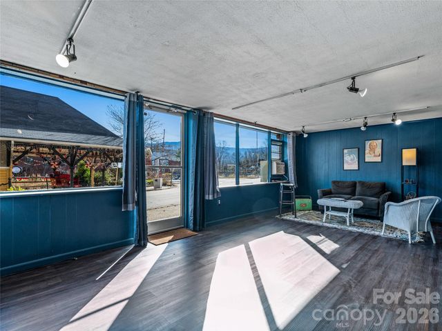 204 Sutton Avenue, Black Mountain, NC 28711