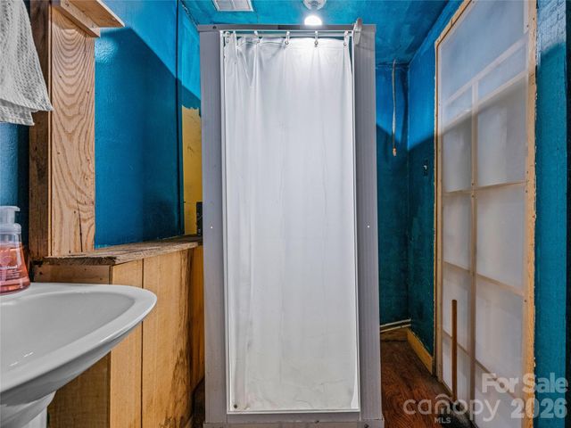 204 Sutton Avenue, Black Mountain, NC 28711