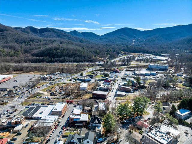 204 Sutton Avenue, Black Mountain, NC 28711