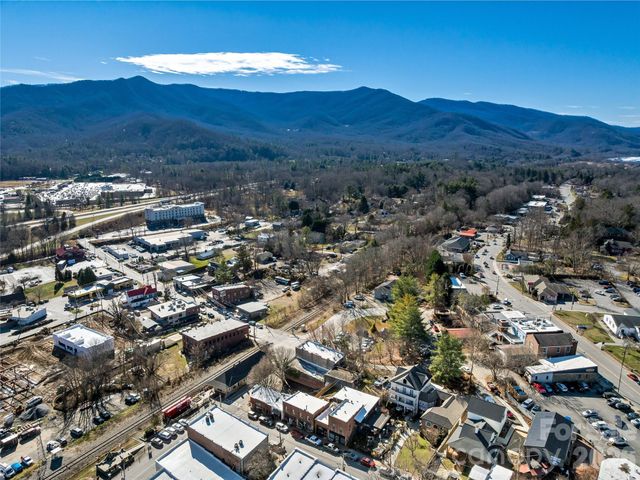 204 Sutton Avenue, Black Mountain, NC 28711