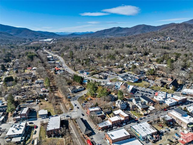 204 Sutton Avenue, Black Mountain, NC 28711