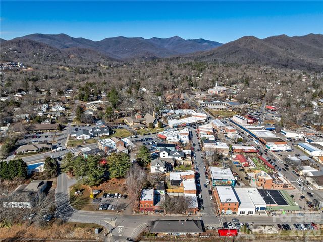 204 Sutton Avenue, Black Mountain, NC 28711