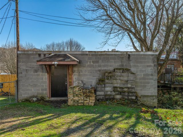 204 Sutton Avenue, Black Mountain, NC 28711