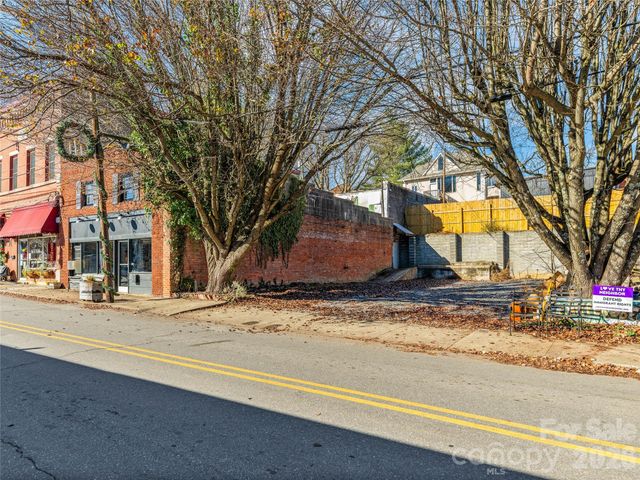 204 Sutton Avenue, Black Mountain, NC 28711