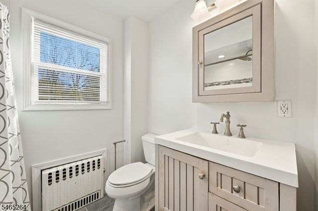 33 Kahl Rd, East Hanover Twp., NJ 07936