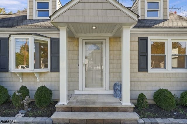 33 Kahl Rd, East Hanover Twp., NJ 07936