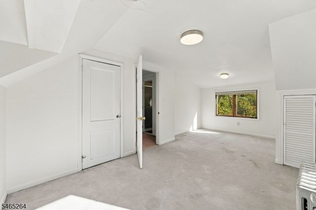 33 Kahl Rd, East Hanover Twp., NJ 07936