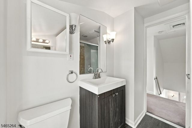 33 Kahl Rd, East Hanover Twp., NJ 07936