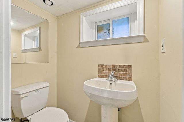 33 Kahl Rd, East Hanover Twp., NJ 07936