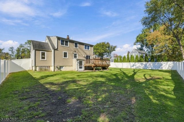 33 Kahl Rd, East Hanover Twp., NJ 07936