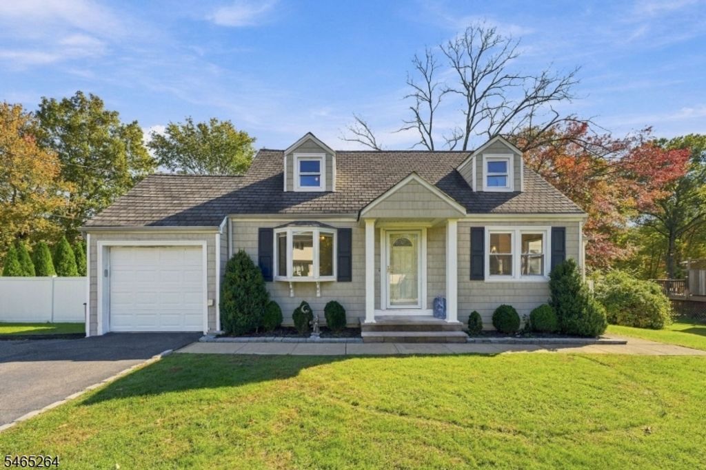 33 Kahl Rd, East Hanover Twp., NJ 07936