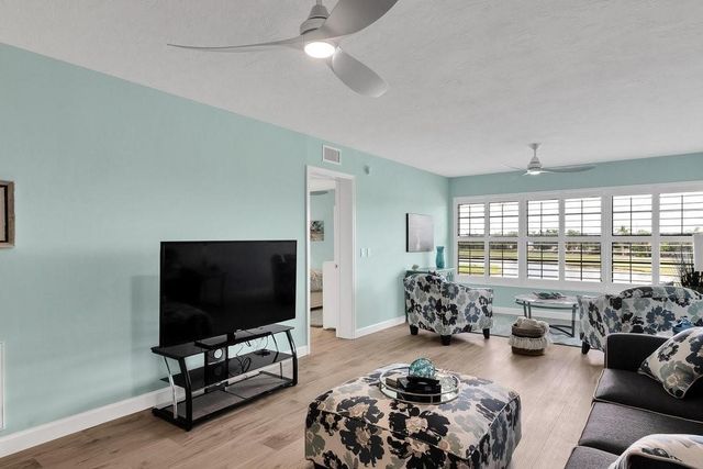 33 Plantation Drive 205, Vero Beach, FL 32966