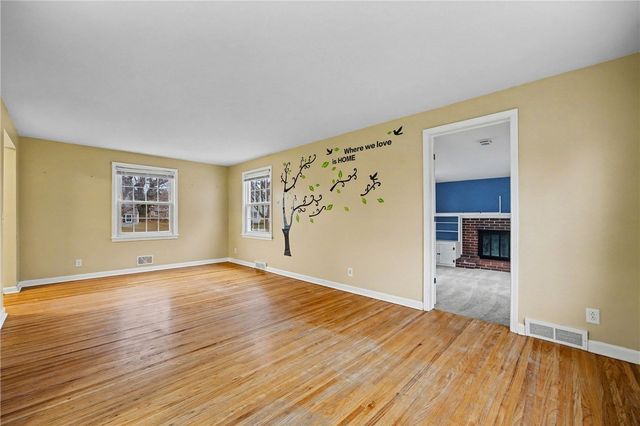 19 Maryvale Dr, Webster, NY 14580