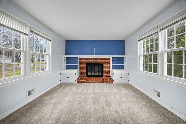 19 Maryvale Dr, Webster, NY 14580