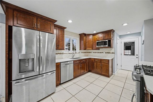 19 Maryvale Dr, Webster, NY 14580