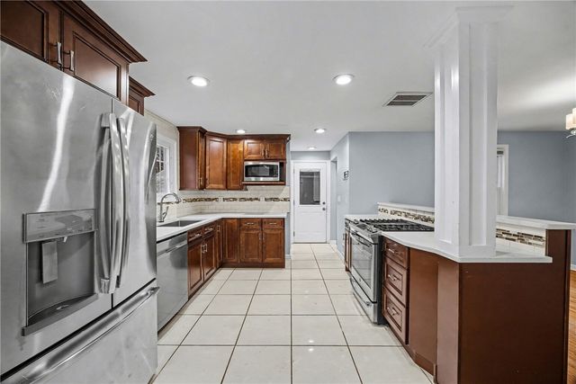 19 Maryvale Dr, Webster, NY 14580