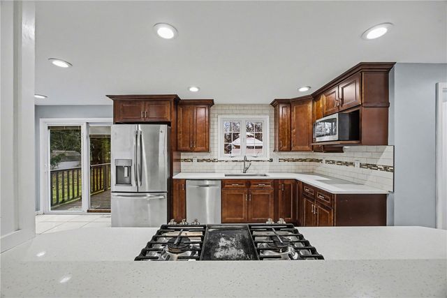 19 Maryvale Dr, Webster, NY 14580