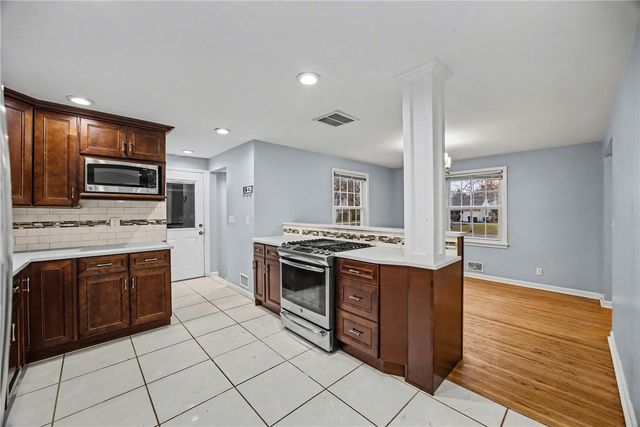 19 Maryvale Dr, Webster, NY 14580