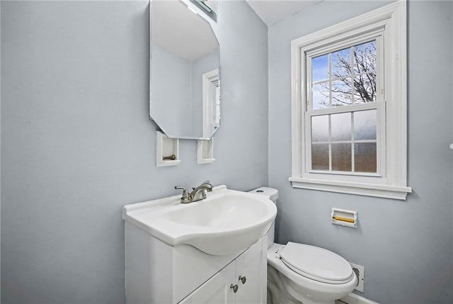 19 Maryvale Dr, Webster, NY 14580