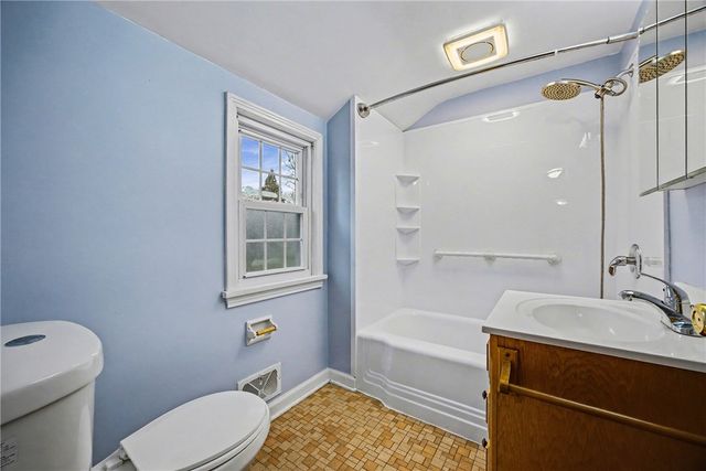 19 Maryvale Dr, Webster, NY 14580