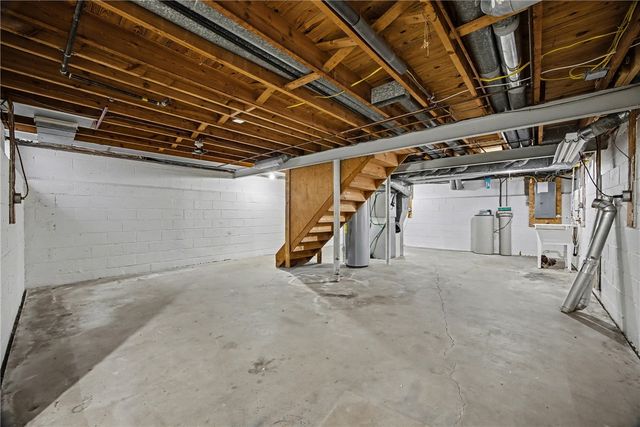 19 Maryvale Dr, Webster, NY 14580