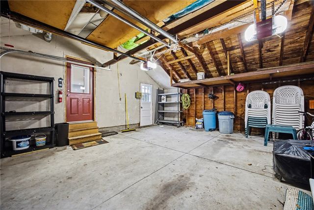 19 Maryvale Dr, Webster, NY 14580