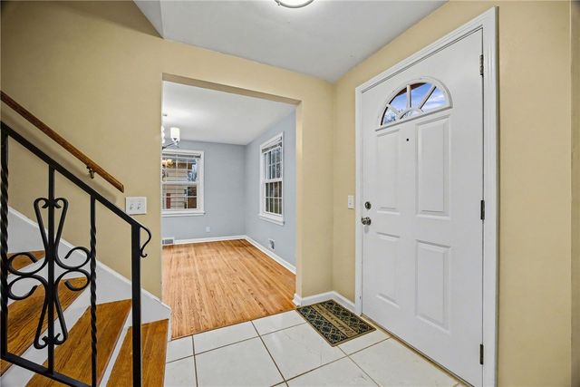 19 Maryvale Dr, Webster, NY 14580