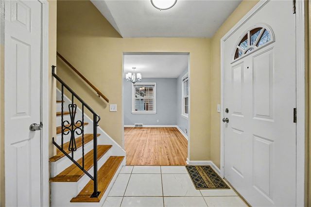 19 Maryvale Dr, Webster, NY 14580