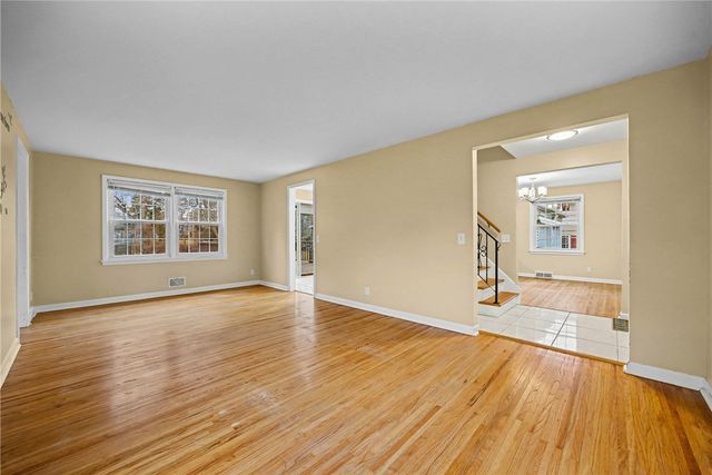 19 Maryvale Dr, Webster, NY 14580