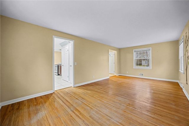 19 Maryvale Dr, Webster, NY 14580