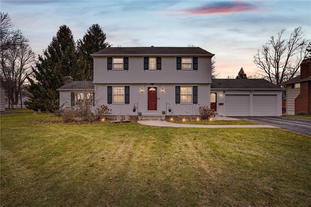 19 Maryvale Dr, Webster, NY 14580