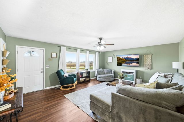 105 Farris Creek Bridge Rd, Belvidere, TN 37306