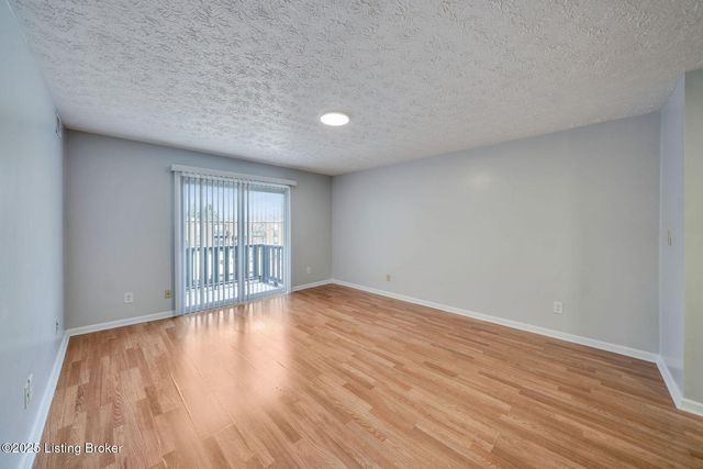 3502 Lodge Ln 333, Louisville, KY 40218