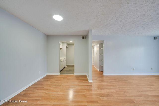 3502 Lodge Ln 333, Louisville, KY 40218