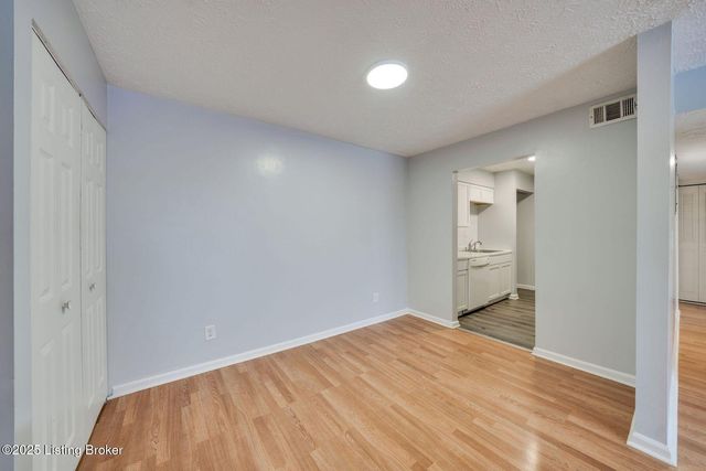 3502 Lodge Ln 333, Louisville, KY 40218