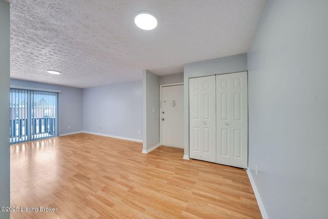 3502 Lodge Ln 333, Louisville, KY 40218