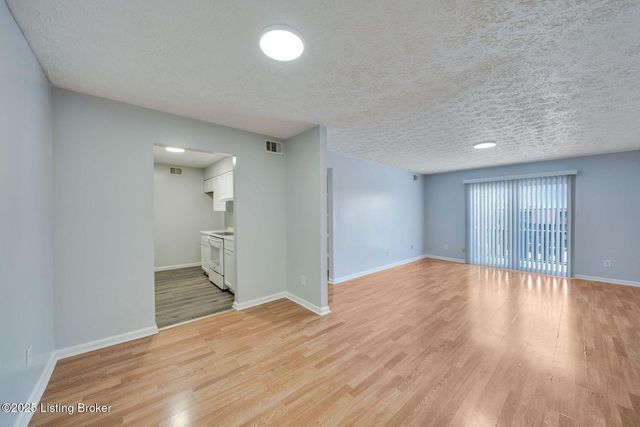 3502 Lodge Ln 333, Louisville, KY 40218