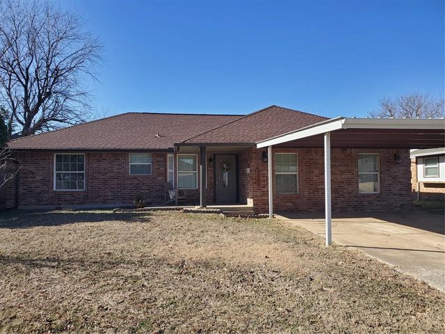1205 S Howard Avenue, Moore, OK 73160