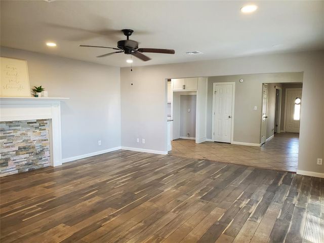 1205 S Howard Avenue, Moore, OK 73160