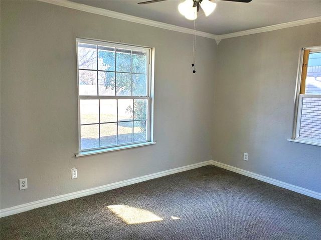 1205 S Howard Avenue, Moore, OK 73160