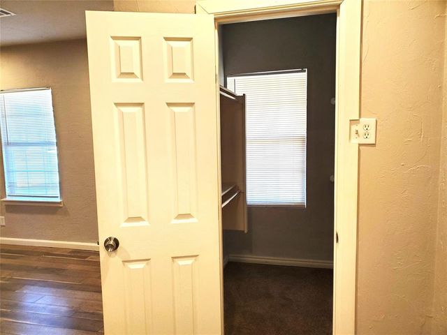 1205 S Howard Avenue, Moore, OK 73160