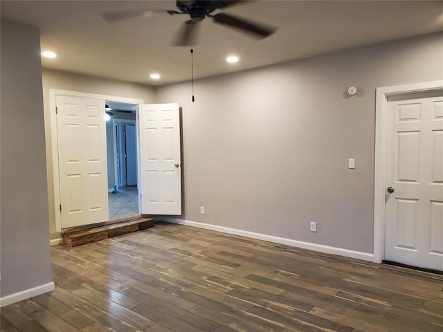 1205 S Howard Avenue, Moore, OK 73160