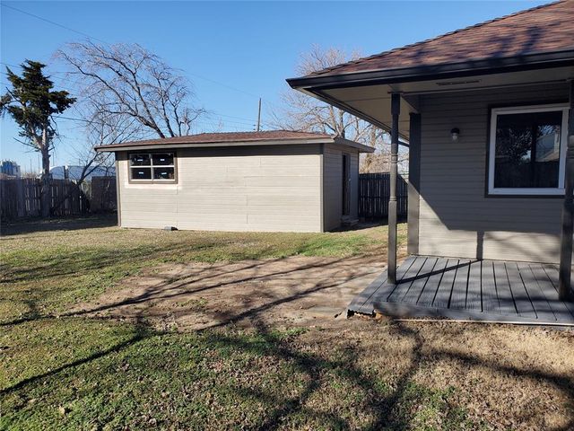 1205 S Howard Avenue, Moore, OK 73160