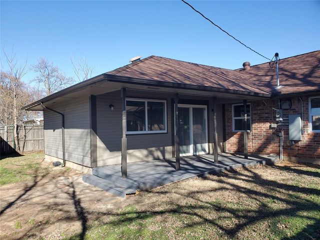1205 S Howard Avenue, Moore, OK 73160